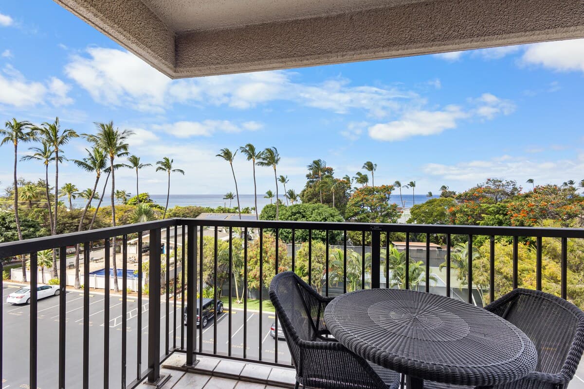 Condo in Kihei · ★4.33 · Studio · 1 bed · 1 bath - Photo 3