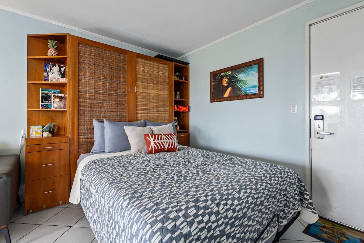 Condo in Kihei · ★4.33 · Studio · 1 bed · 1 bath - Photo 4