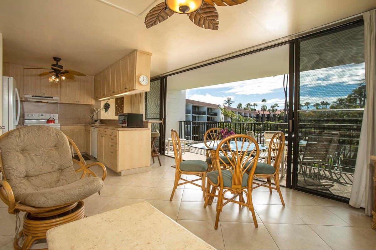 Condo in Kihei · ★4.61 · 2 bedrooms · 4 beds · 2 shared baths - Photo 3