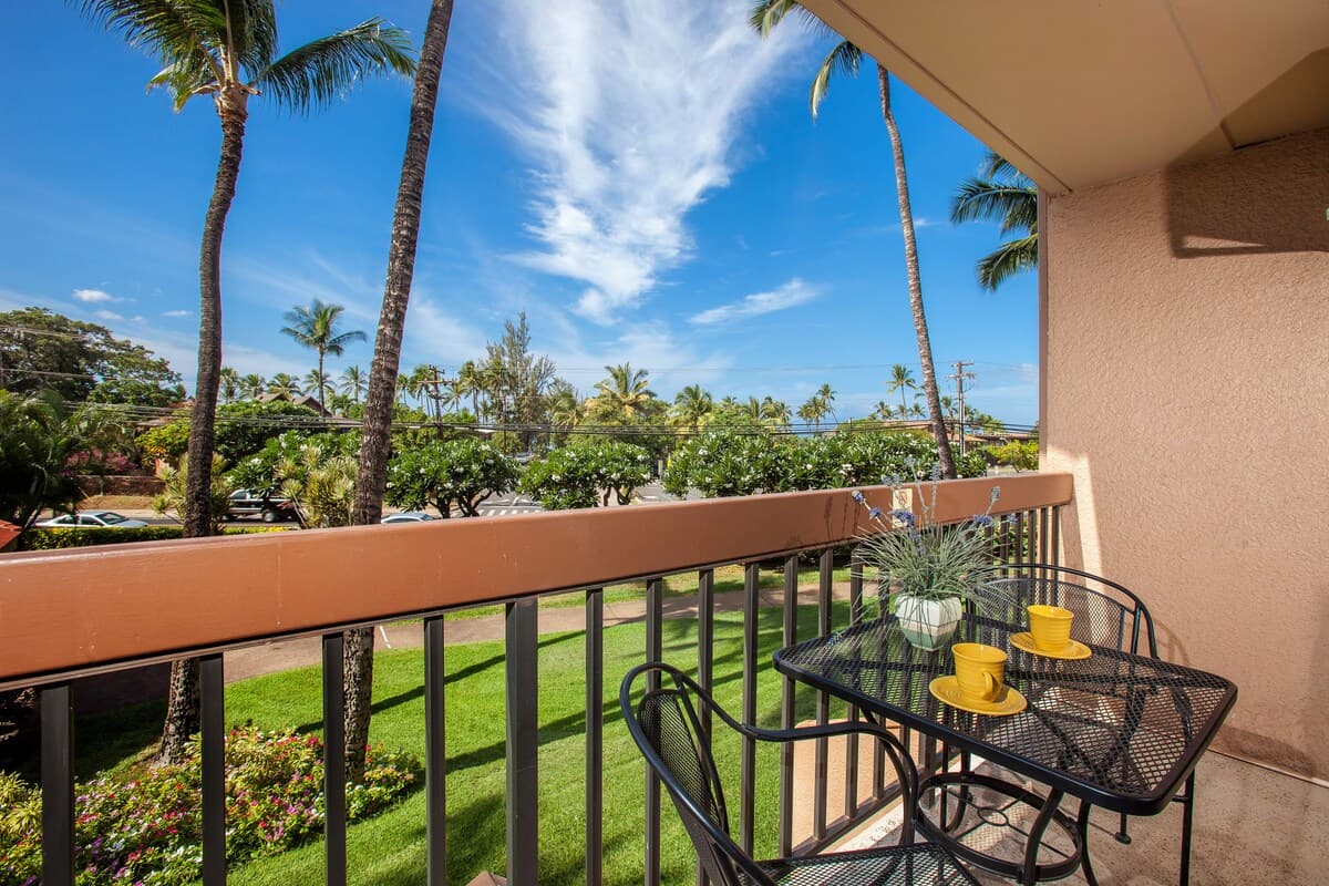 Condo in Kihei · ★4.63 · 1 bedroom · 2 beds · 1 shared bath - Photo 3