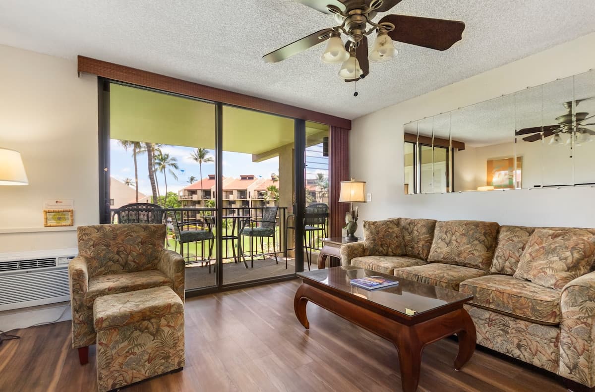 Condo in Kihei · ★4.67 · 1 bedroom · 2 beds · 2 baths - Photo 3