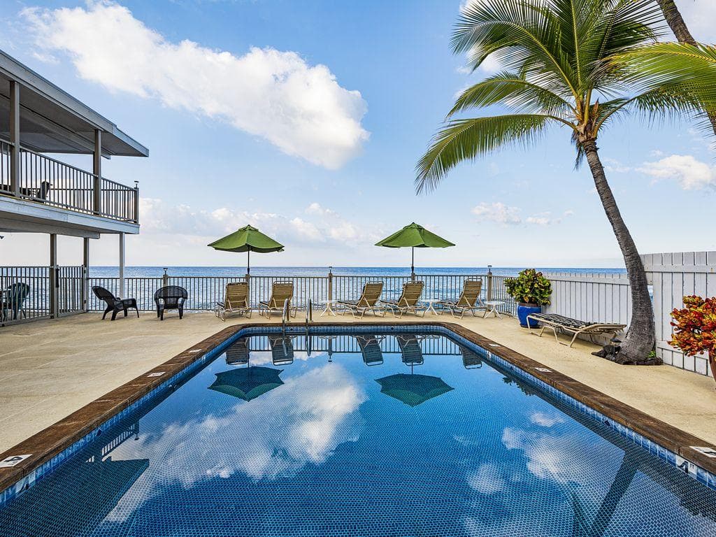Condo in Kailua-Kona · ★4.47 · 1 bedroom · 2 beds · 1 bath - Photo 1