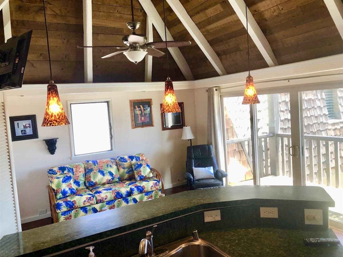 Condo in Pahala · ★4.73 · 1 bedroom · 2 beds · 1 shared bath - Photo 3