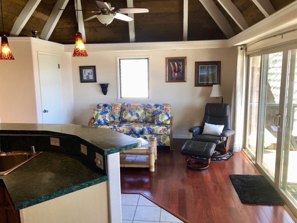 Condo in Pahala · ★4.73 · 1 bedroom · 2 beds · 1 shared bath - Photo 5