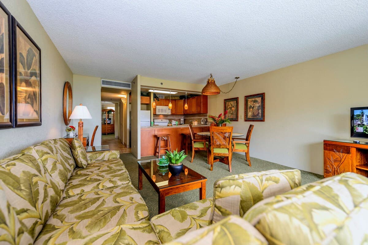 Condo in Lahaina · ★4.7 · 1 bedroom · 2 beds · 1 bath - Photo 1