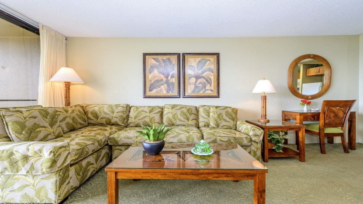 Condo in Lahaina · ★4.7 · 1 bedroom · 2 beds · 1 bath - Photo 4