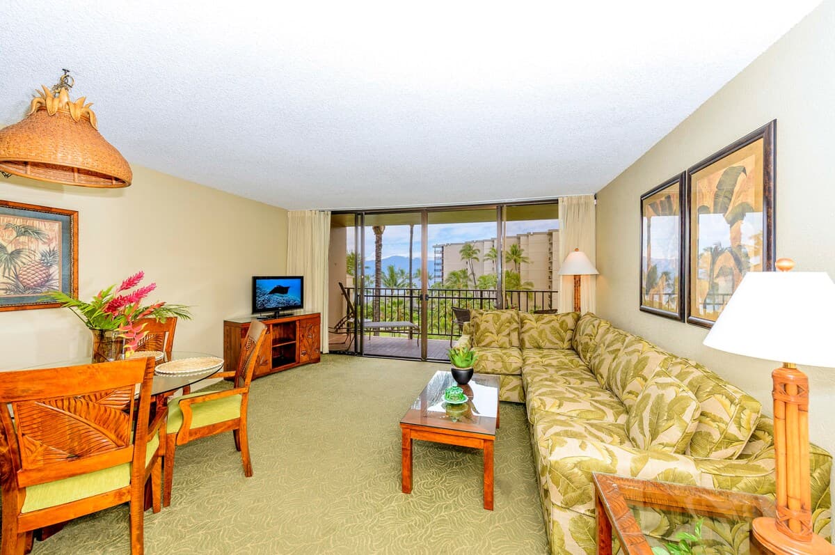 Condo in Lahaina · ★4.7 · 1 bedroom · 2 beds · 1 bath - Photo 2