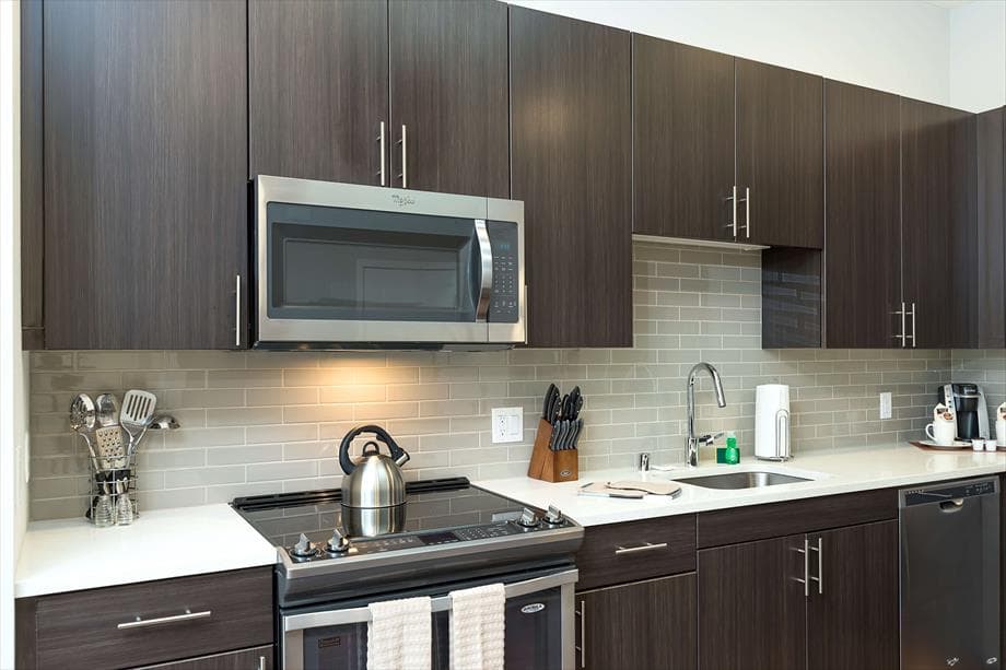 High-End 2 Bedroom with Great Amenities - Photo 3