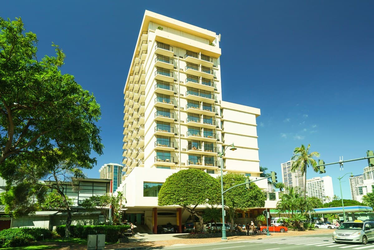 Condo in Honolulu · ★4.69 · 2 bedrooms · 3 beds · 2 shared baths - Photo 3