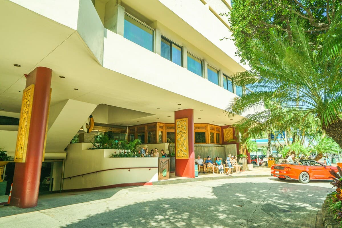 Condo in Honolulu · ★4.69 · 2 bedrooms · 3 beds · 2 shared baths - Photo 5