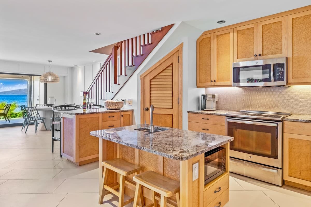 Condo in Lahaina · ★4.93 · 4 bedrooms · 5 beds · 3 baths - Photo 2
