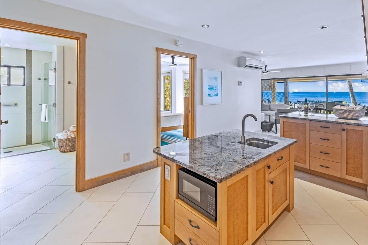 Condo in Lahaina · ★4.93 · 4 bedrooms · 5 beds · 3 baths - Photo 5