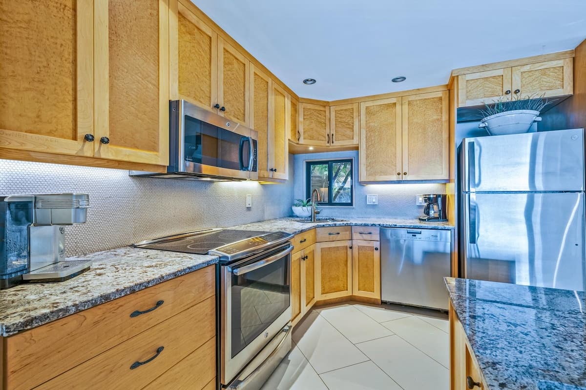 Condo in Lahaina · ★4.93 · 4 bedrooms · 5 beds · 3 baths - Photo 4