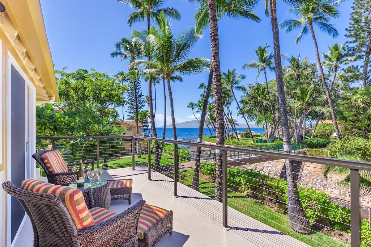 Townhouse in Lahaina · ★4.89 · 3 bedrooms · 5 beds · 3 private baths - Photo 2