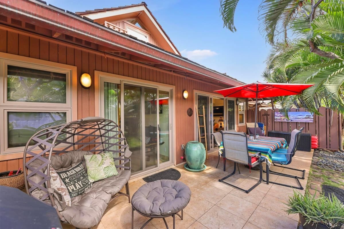 Townhouse in Lahaina · ★4.67 · 2 bedrooms · 3 beds · 2 baths - Photo 1