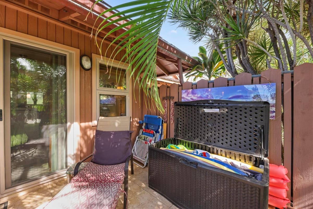 Townhouse in Lahaina · ★4.67 · 2 bedrooms · 3 beds · 2 baths - Photo 3