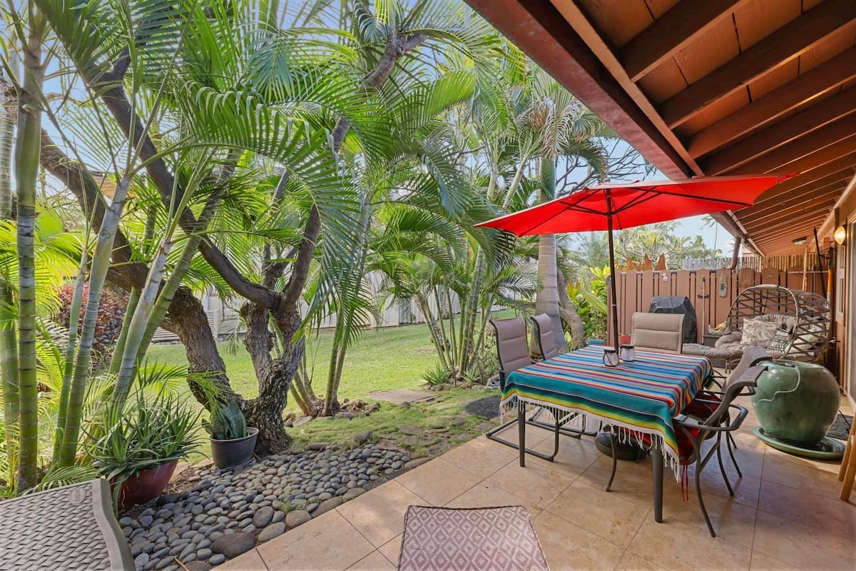 Townhouse in Lahaina · ★4.67 · 2 bedrooms · 3 beds · 2 baths - Photo 4