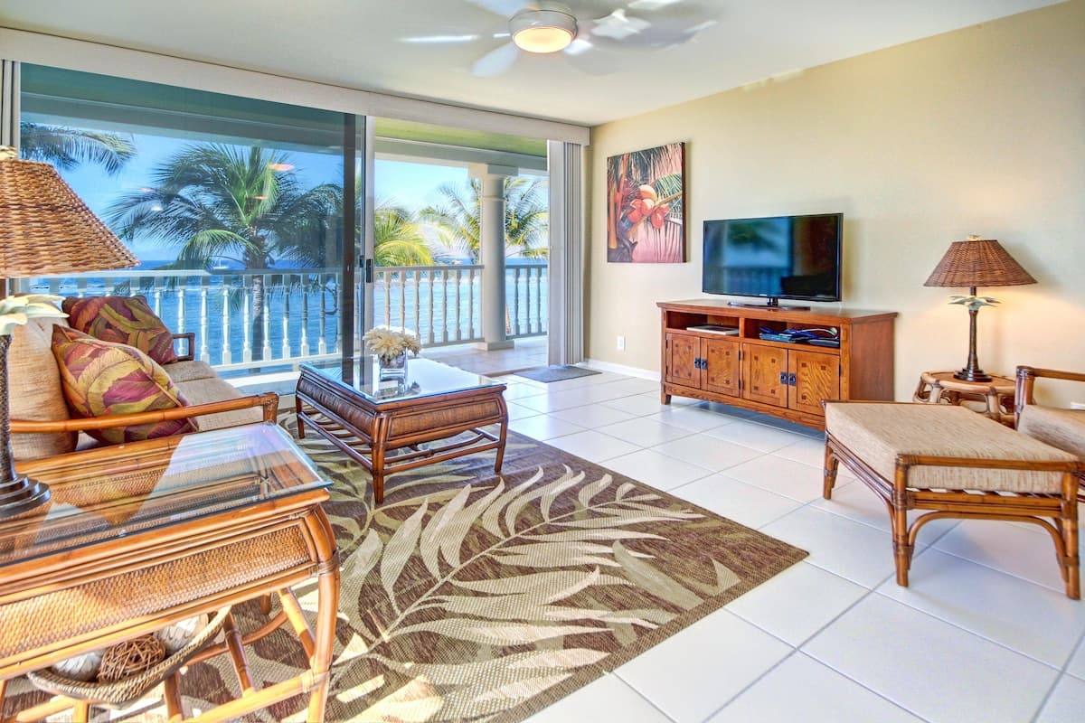 Condo in Lahaina · ★4.67 · 1 bedroom · 2 beds · 1 bath - Photo 3
