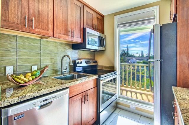 Condo in Lahaina · ★4.67 · 1 bedroom · 2 beds · 1 bath - Photo 5