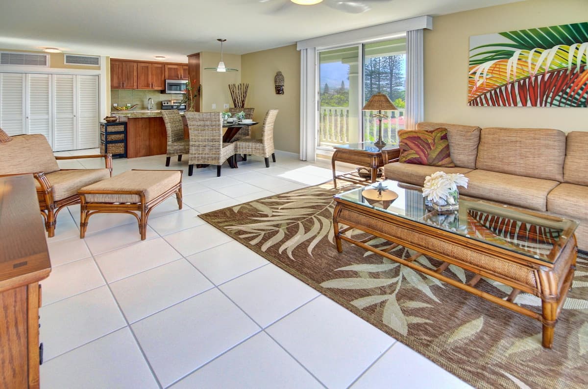 Condo in Lahaina · ★4.67 · 1 bedroom · 2 beds · 1 bath - Photo 4