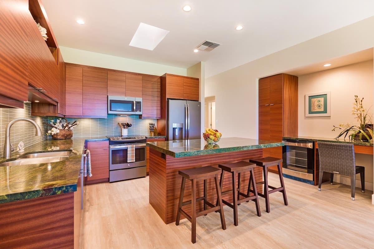 Townhouse in Lahaina · ★5.0 · 4 bedrooms · 5 beds · 3 baths - Photo 1