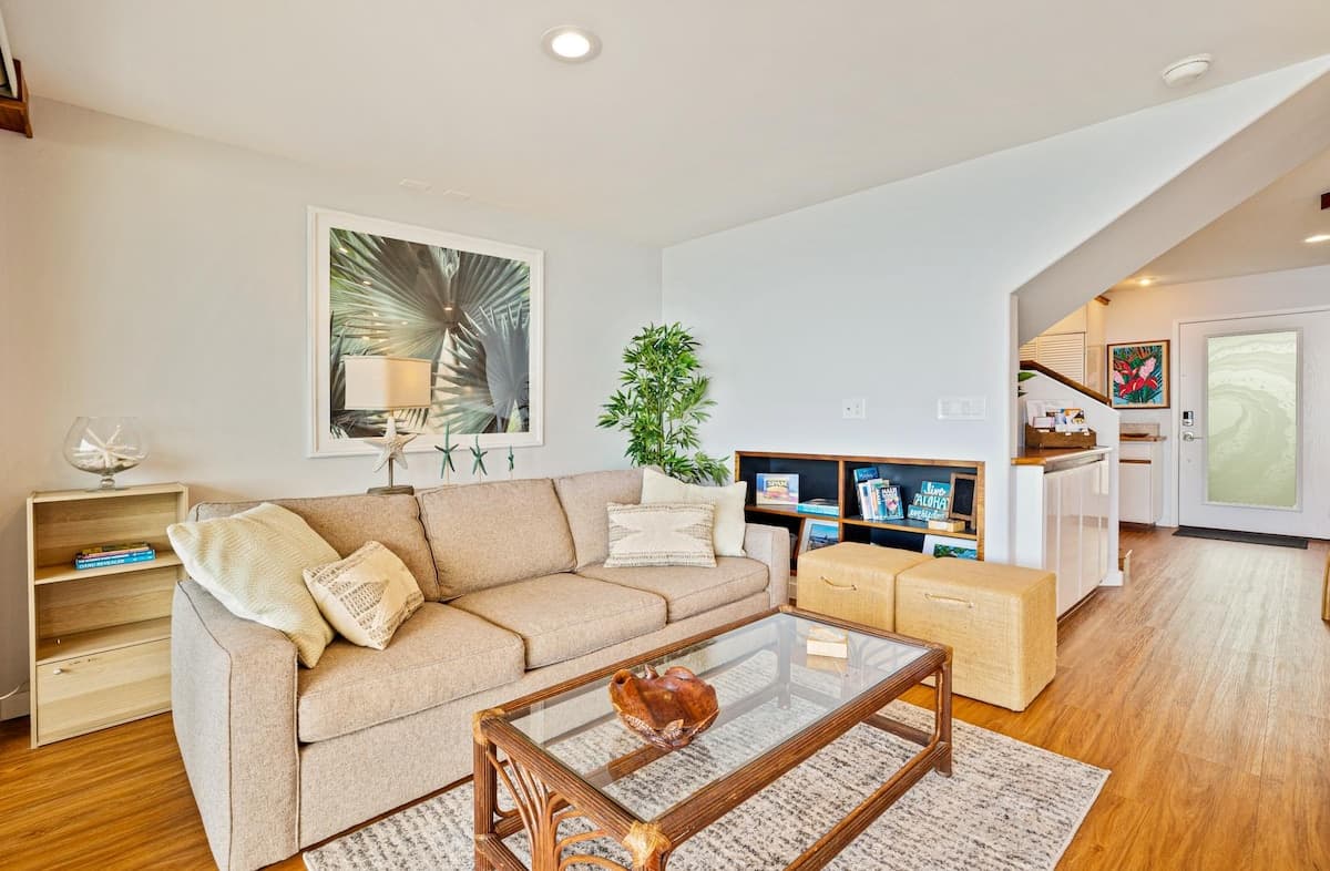 Townhouse in Lahaina · ★4.33 · 2 bedrooms · 4 beds · 2.5 baths - Photo 2