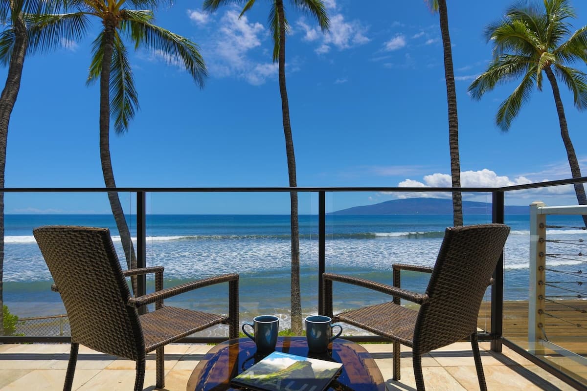 Townhouse in Lahaina · ★4.33 · 2 bedrooms · 4 beds · 2.5 baths - Photo 1