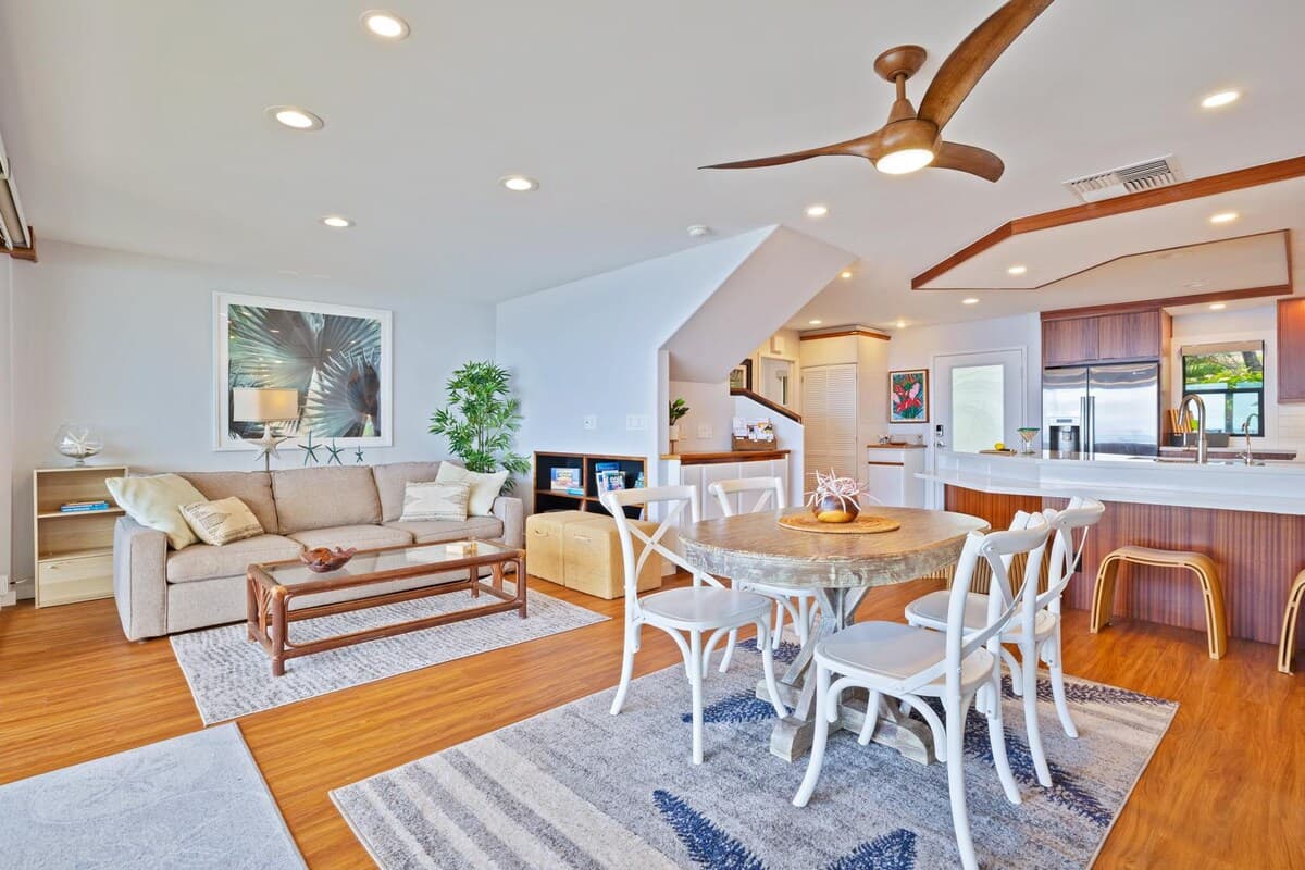 Townhouse in Lahaina · ★4.33 · 2 bedrooms · 4 beds · 2.5 baths - Photo 3