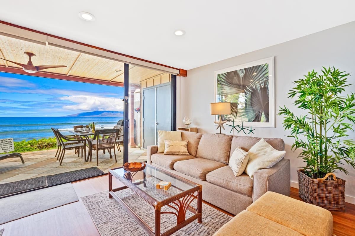 Townhouse in Lahaina · ★4.33 · 2 bedrooms · 4 beds · 2.5 baths - Photo 4