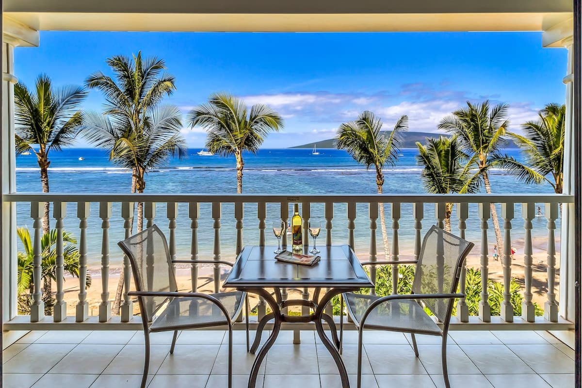 Townhouse in Lahaina · ★4.93 · Studio · 1 bed · 1 private bath - Photo 1