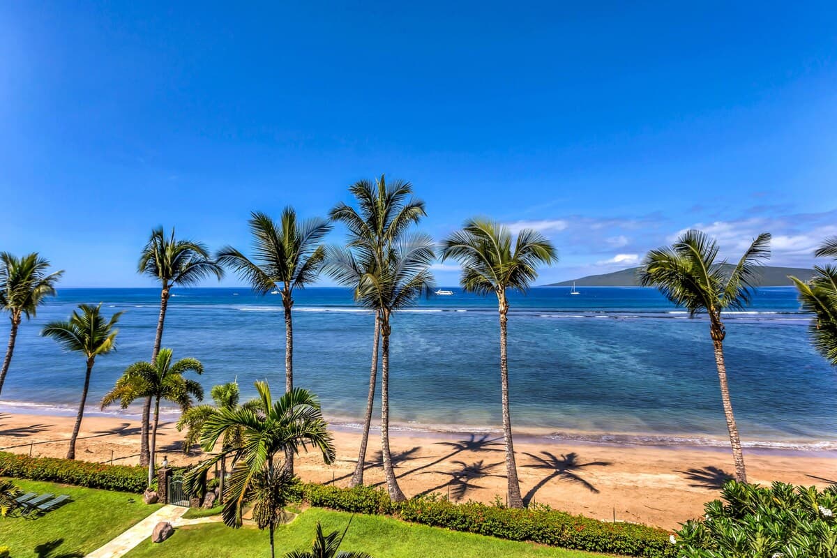 Townhouse in Lahaina · ★4.93 · Studio · 1 bed · 1 private bath - Photo 4