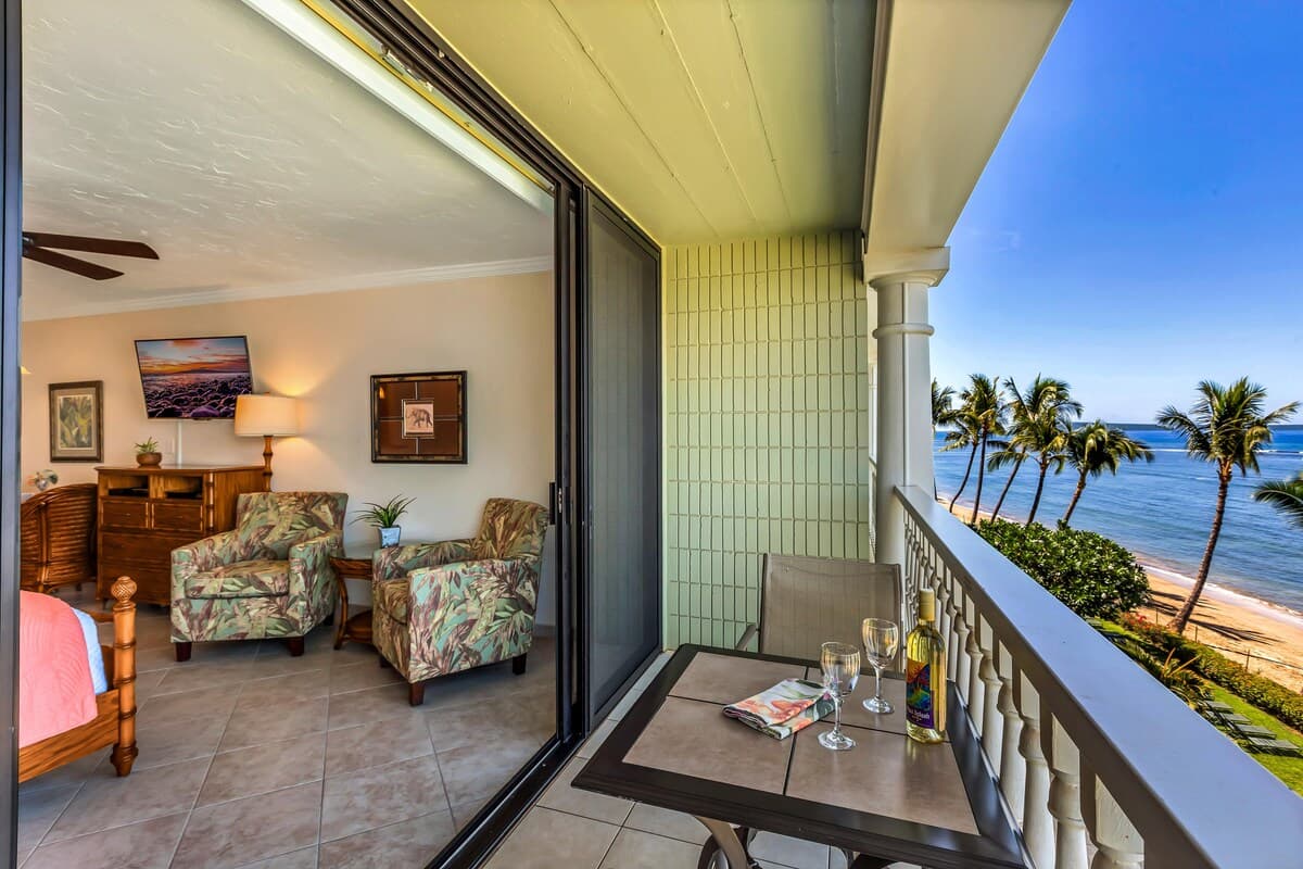 Townhouse in Lahaina · ★4.93 · Studio · 1 bed · 1 private bath - Photo 2