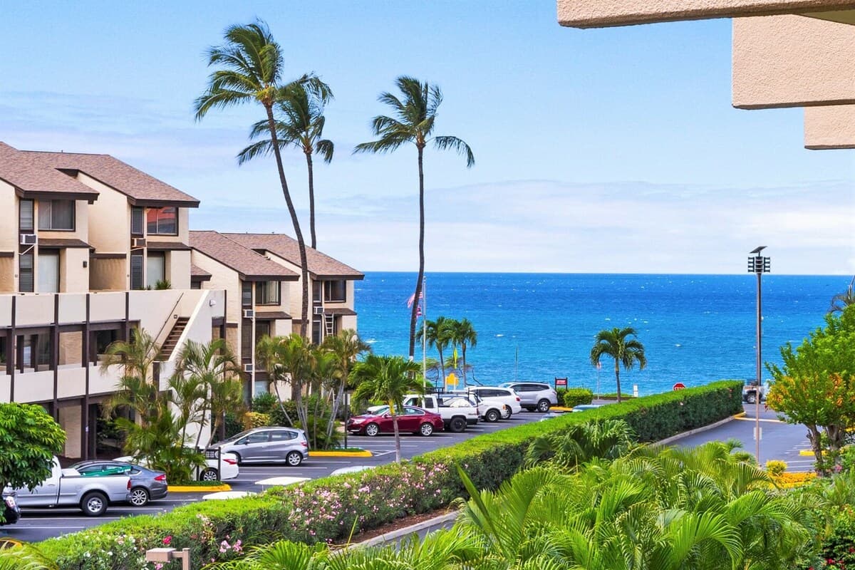 Condo in Kihei · ★4.75 · 2 bedrooms · 3 beds · 2 baths - Photo 4