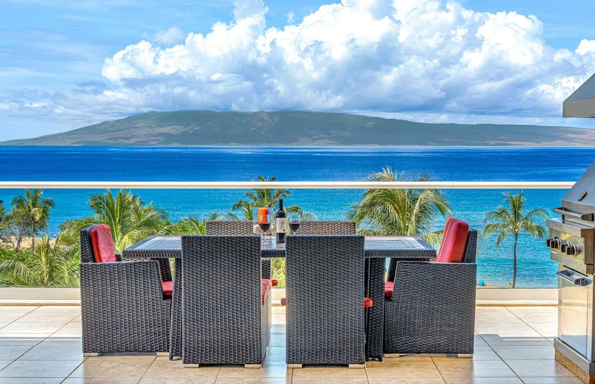 Condo in Lahaina · ★5.0 · 3 bedrooms · 3 beds · 3 baths - Photo 1