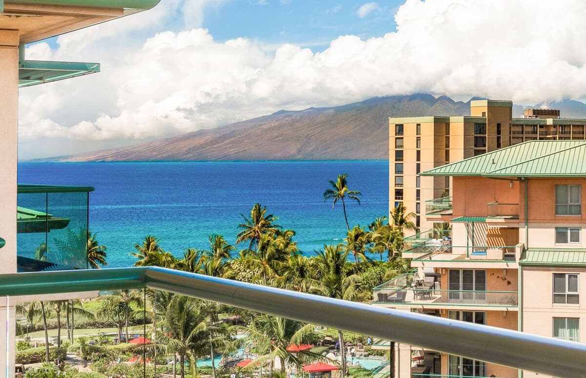 Condo in Lahaina · ★4.64 · 1 bedroom · 2 beds · 1 bath - Photo 4