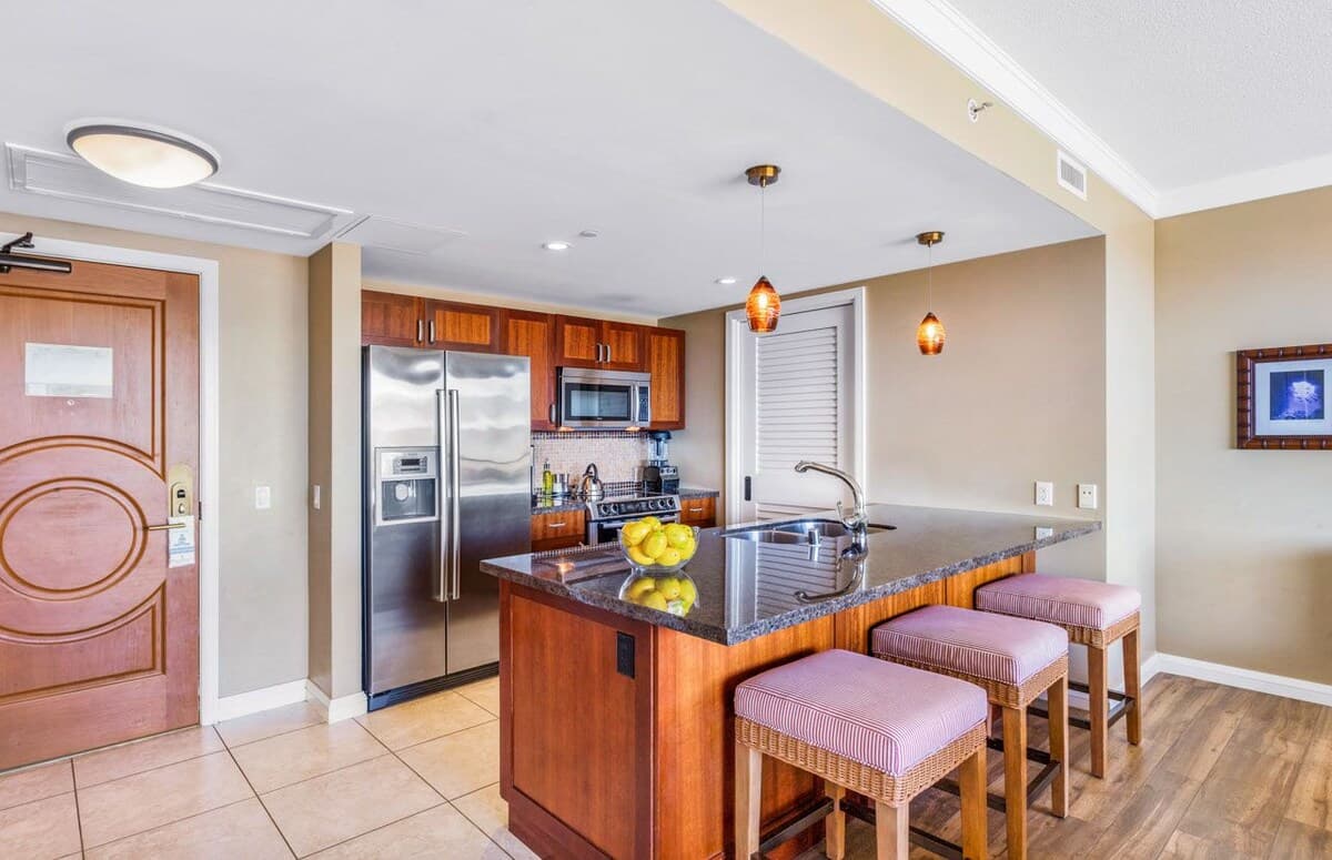 Condo in Lahaina · ★4.64 · 1 bedroom · 2 beds · 1 bath - Photo 5