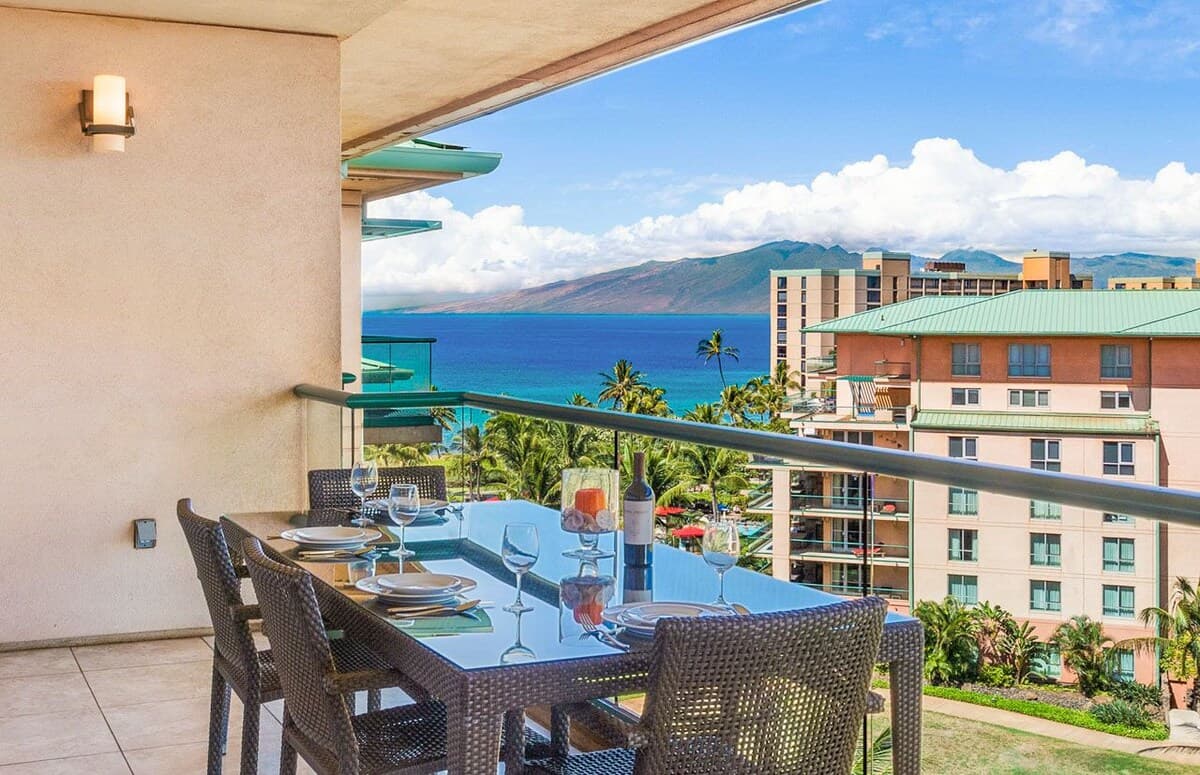 Condo in Lahaina · ★4.64 · 1 bedroom · 2 beds · 1 bath - Photo 2