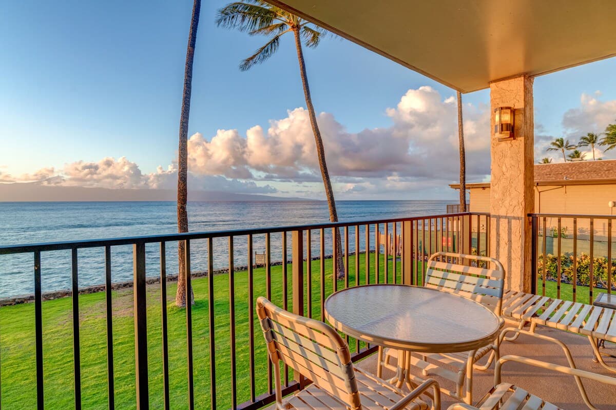 Condo in Lahaina · ★4.89 · 1 bedroom · 1 bed · 1 private bath - Photo 2