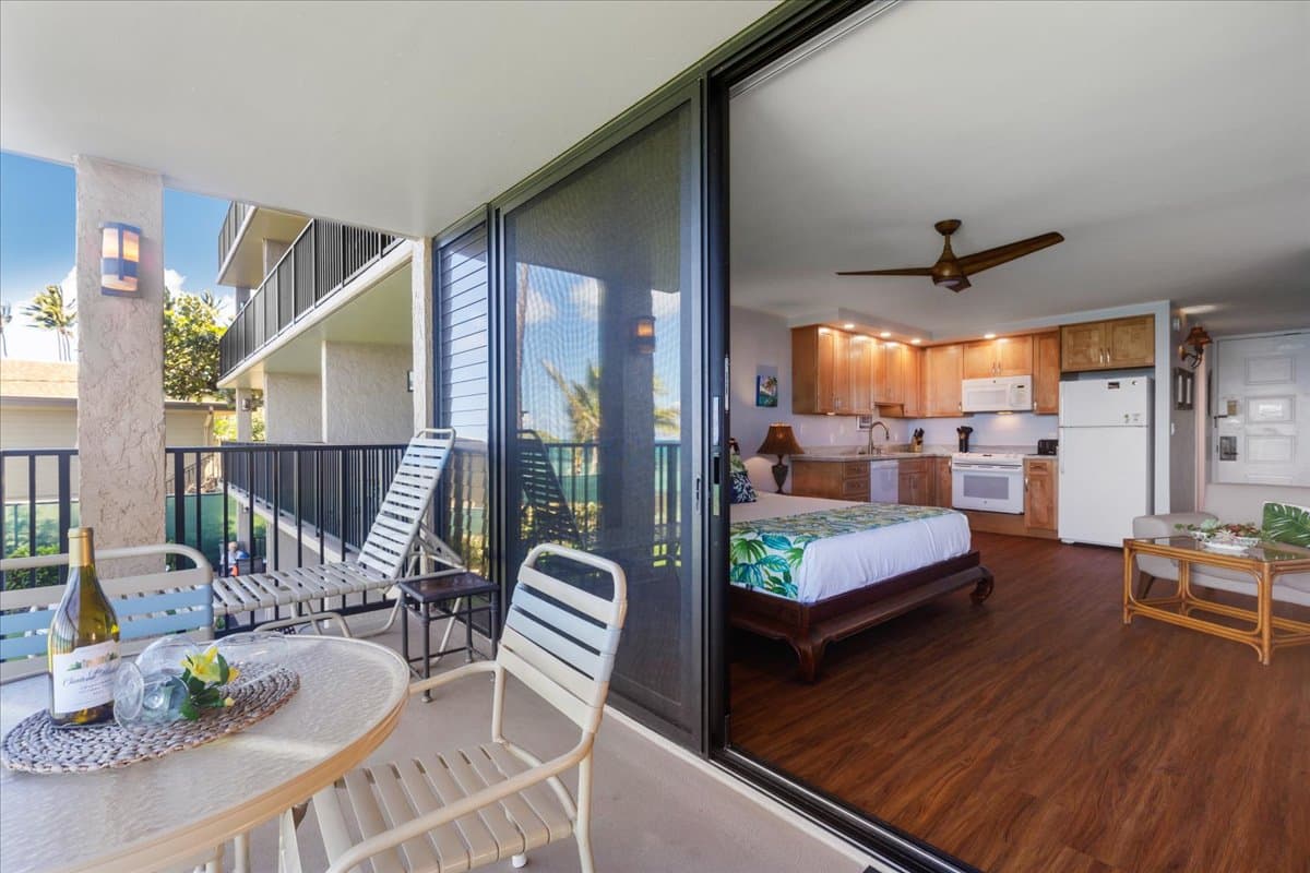 Condo in Lahaina · ★4.89 · 1 bedroom · 1 bed · 1 private bath - Photo 5