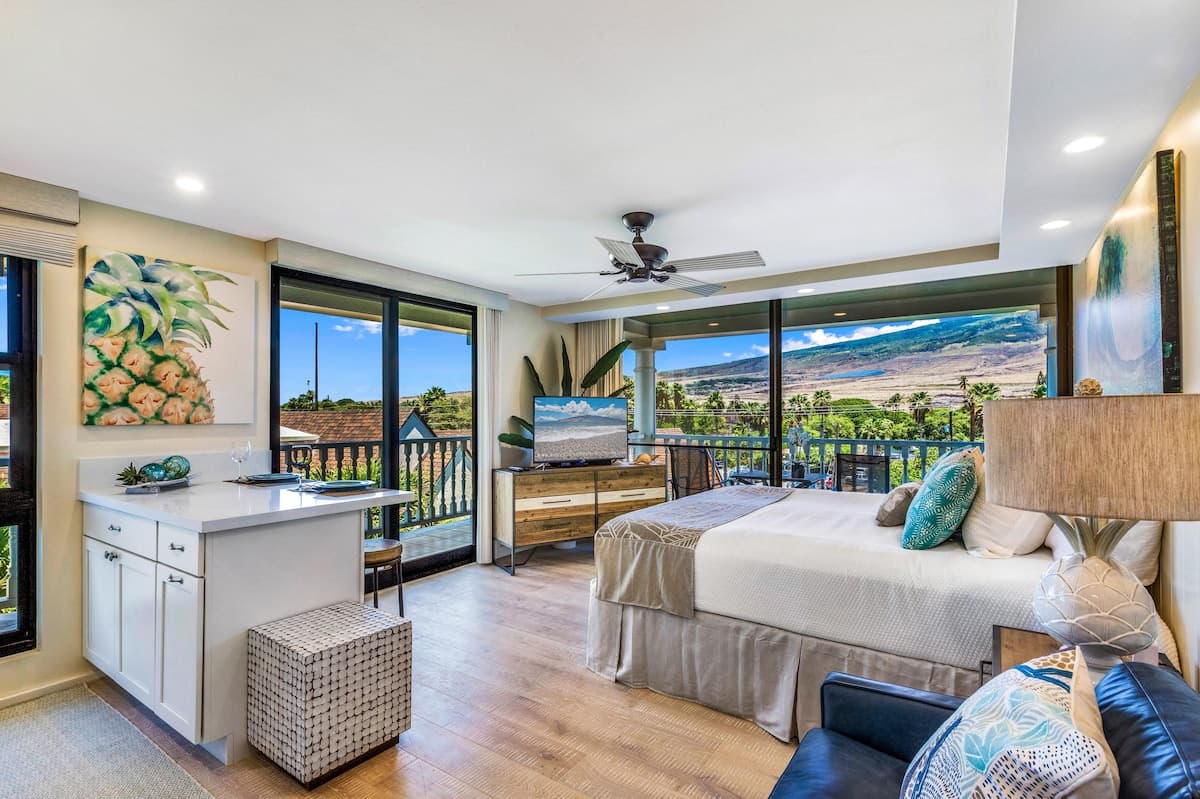 Townhouse in Lahaina · ★4.9 · 1 bedroom · 1 bed · 1 private bath - Photo 1