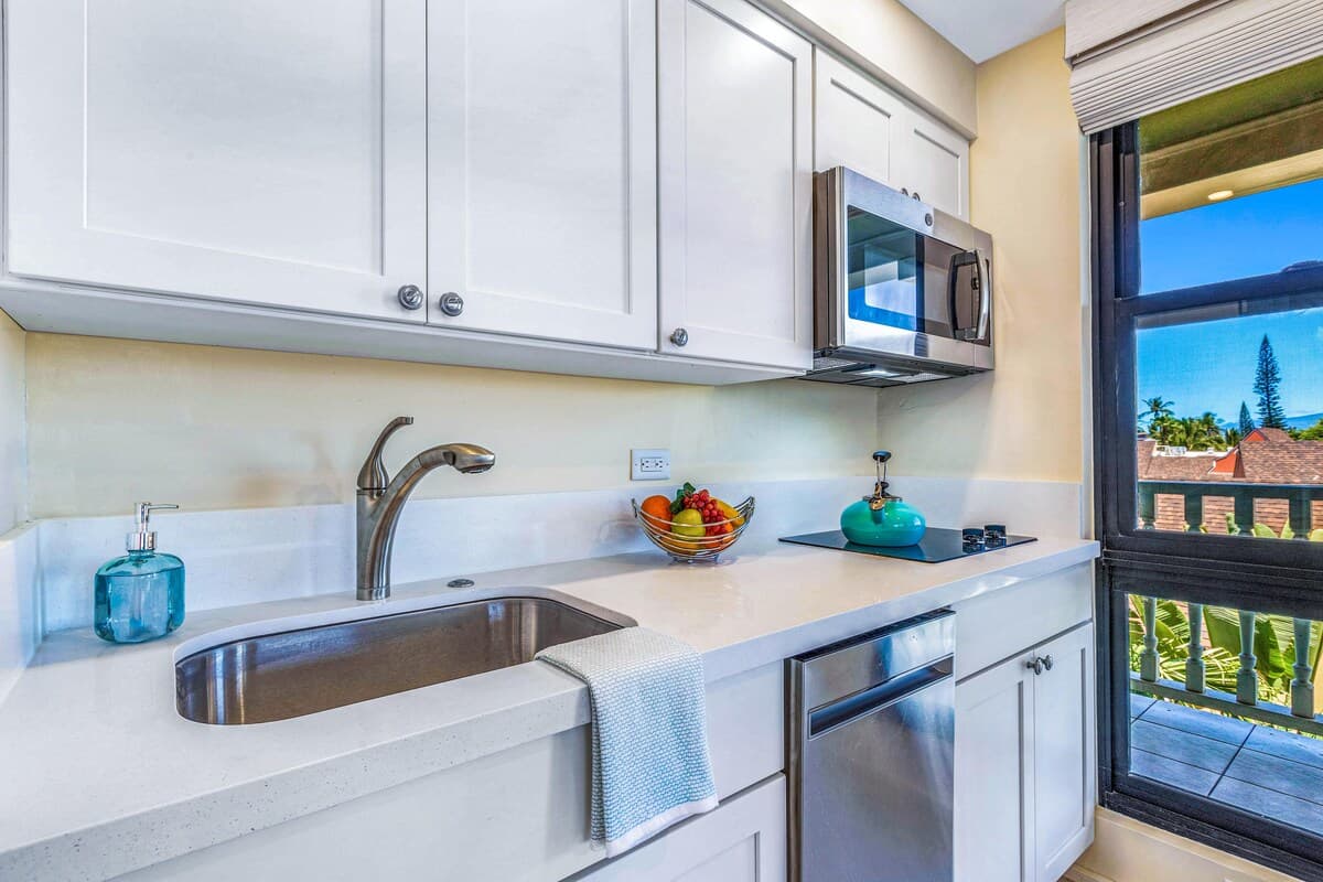 Townhouse in Lahaina · ★4.9 · 1 bedroom · 1 bed · 1 private bath - Photo 3