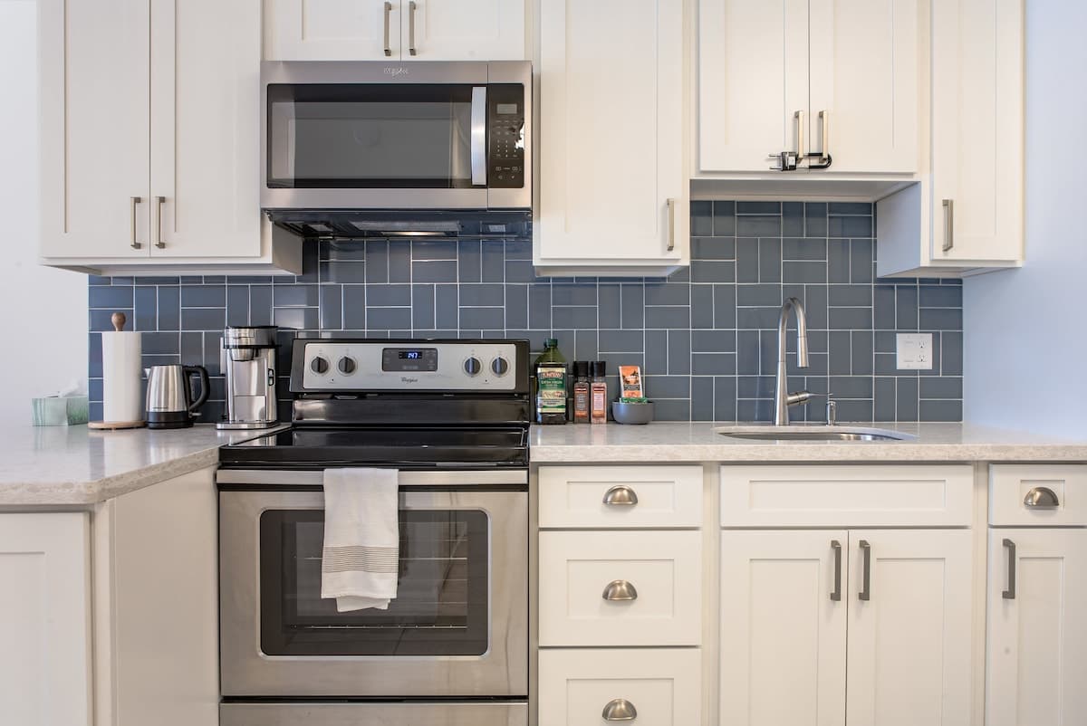Condo in Honolulu · ★4.8 · Studio · 1 bed · 1 private bath - Photo 1