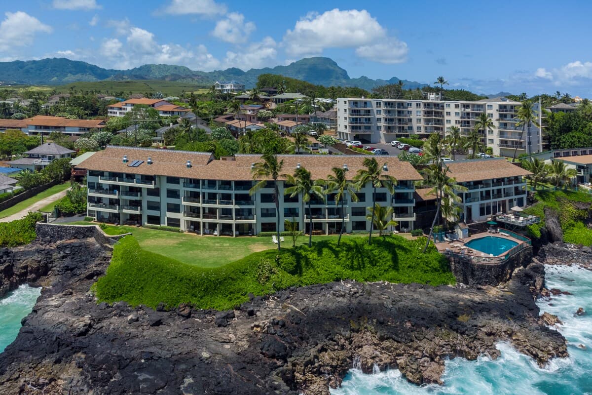 Oceanfront Condo | Watch Whales From Living Room - Photo 4