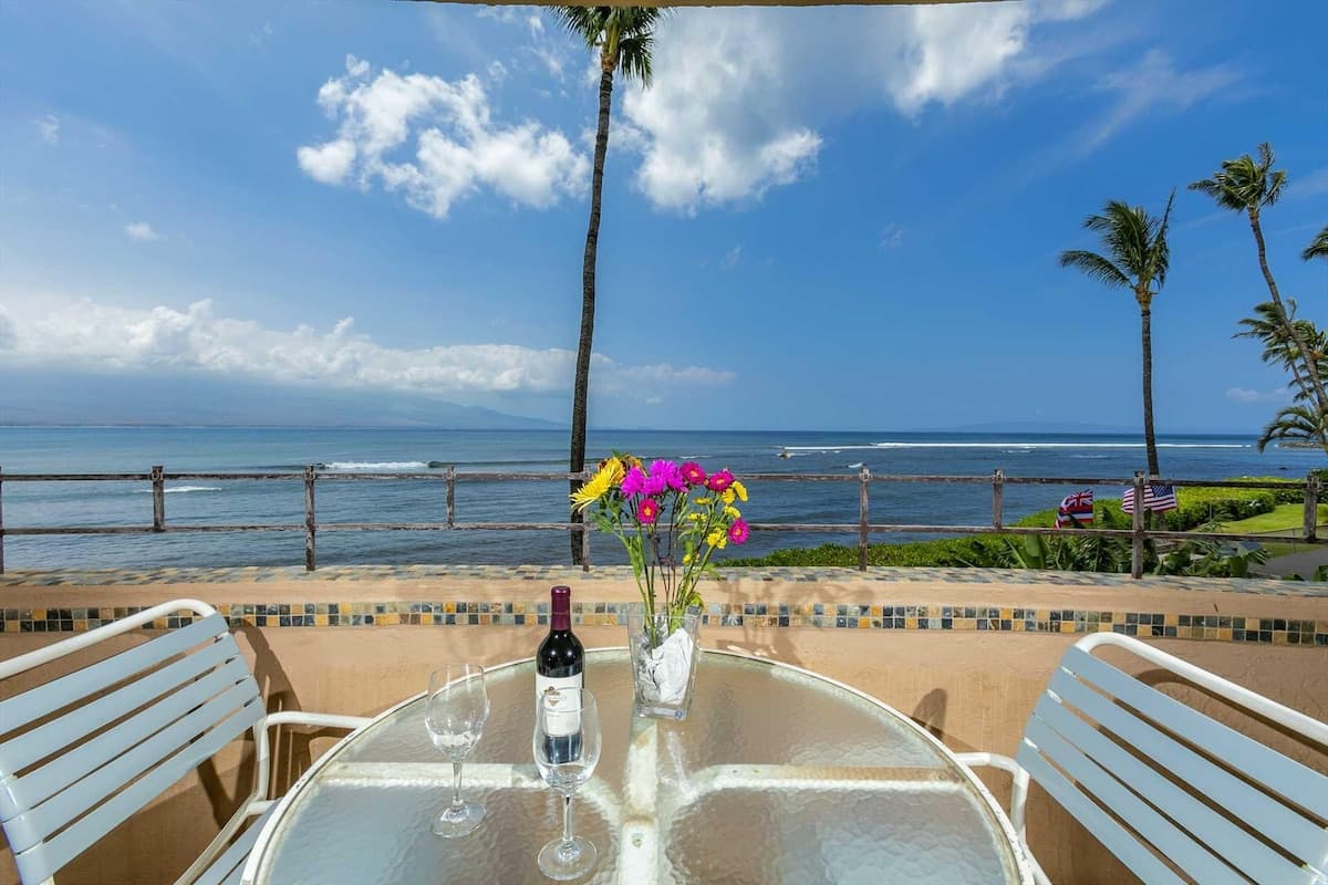 Condo in Maalaea · ★4.76 · 2 bedrooms · 2 beds · 2 private baths - Photo 3