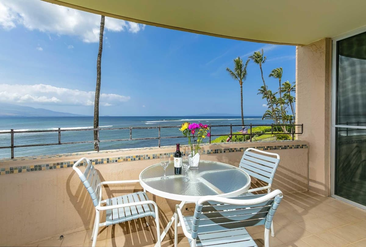 Condo in Maalaea · ★4.76 · 2 bedrooms · 2 beds · 2 private baths - Photo 2