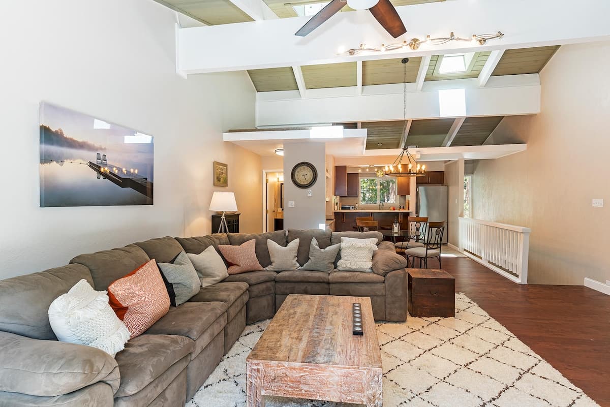 Condo in Incline Village · ★4.53 · 3 bedrooms · 4 beds · 2.5 private baths - Photo 3