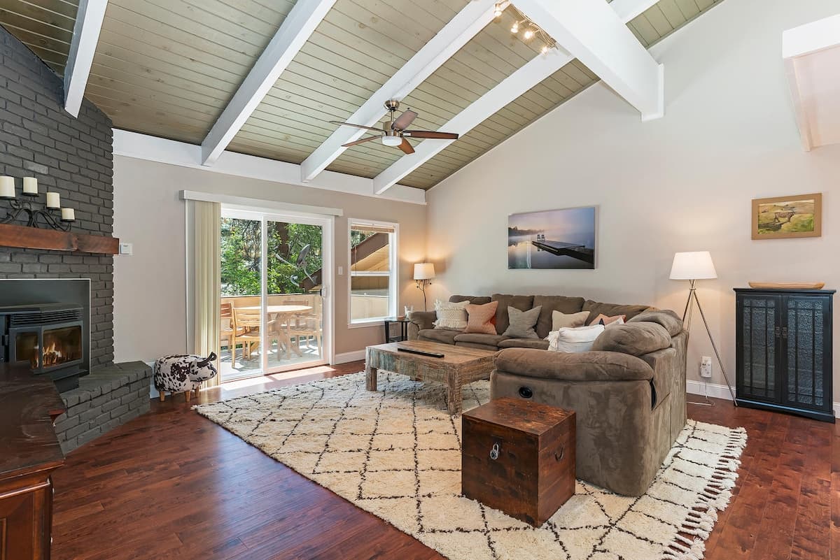 Condo in Incline Village · ★4.53 · 3 bedrooms · 4 beds · 2.5 private baths - Photo 1