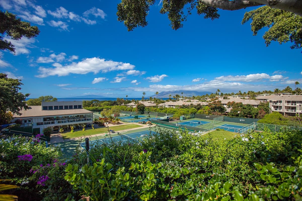 Condo in Wailea · ★4.82 · 2 bedrooms · 3 beds · 2 baths - Photo 5