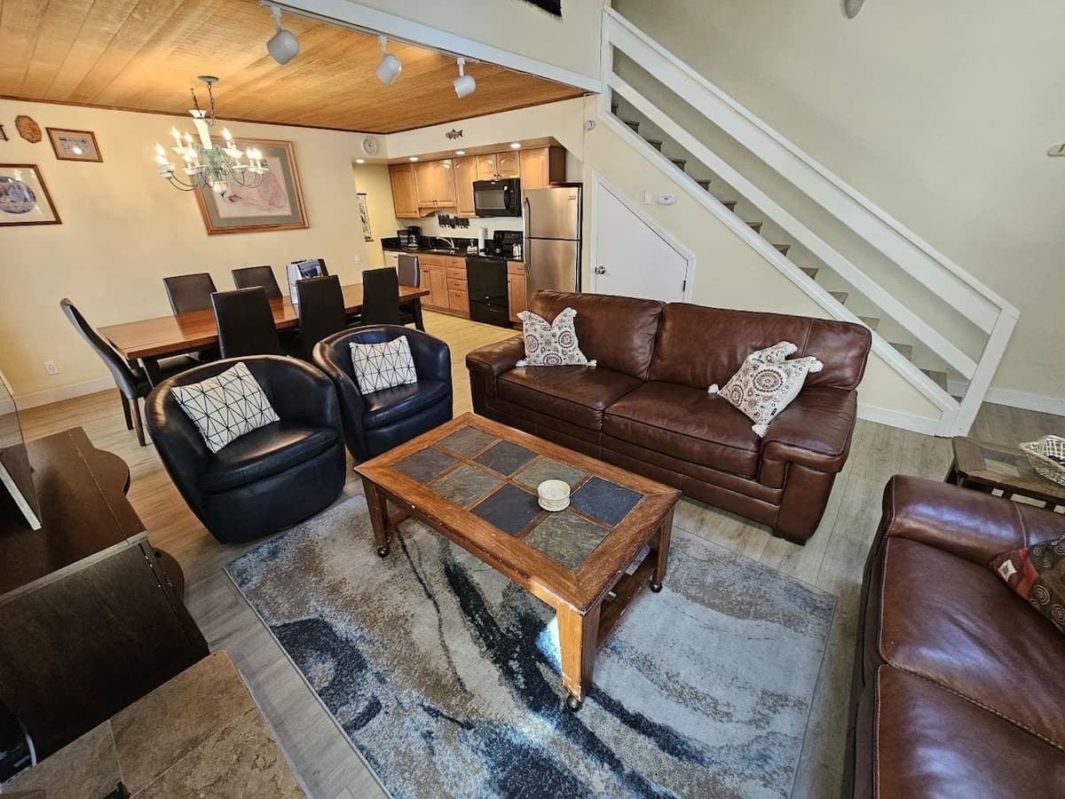 Condo in Incline Village · ★4.61 · 4 bedrooms · 7 beds · 2 private baths - Photo 4