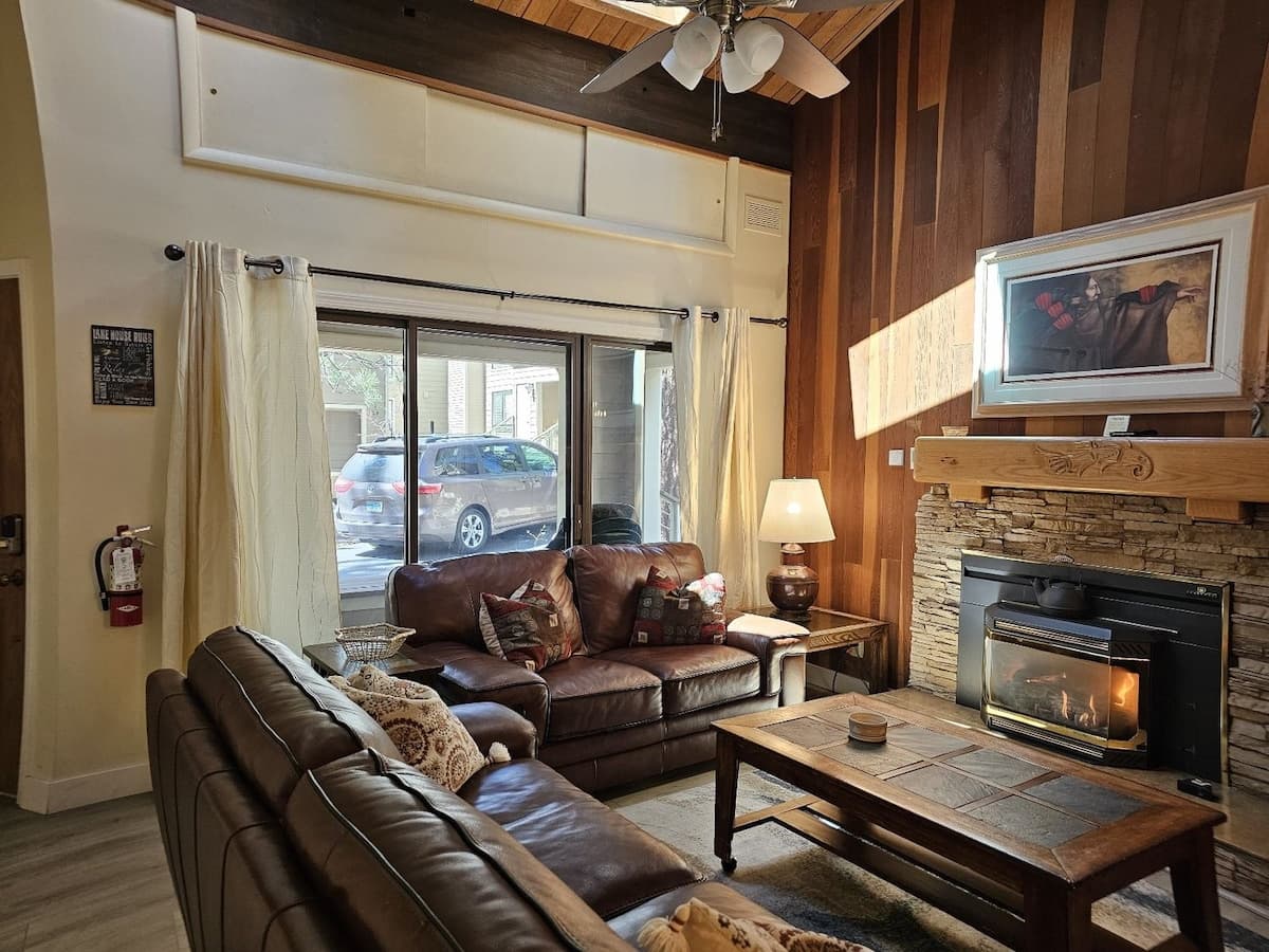 Condo in Incline Village · ★4.61 · 4 bedrooms · 7 beds · 2 private baths - Photo 1